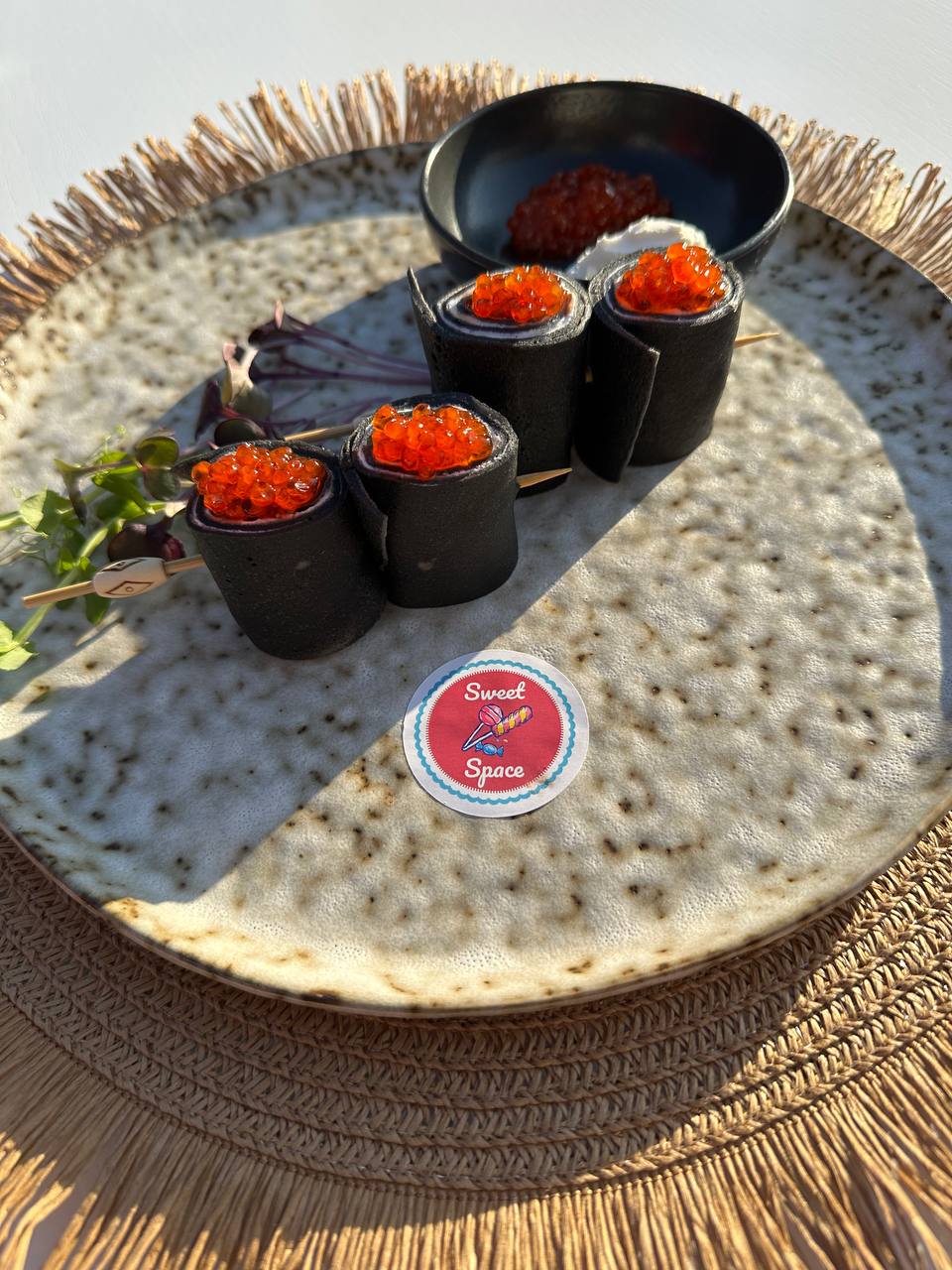 Млинець з червоною ікрою