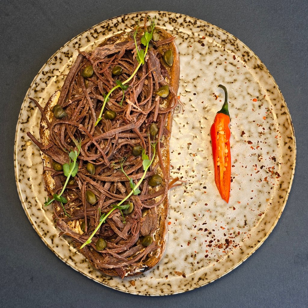 Брускета з телятиною та трюфелем