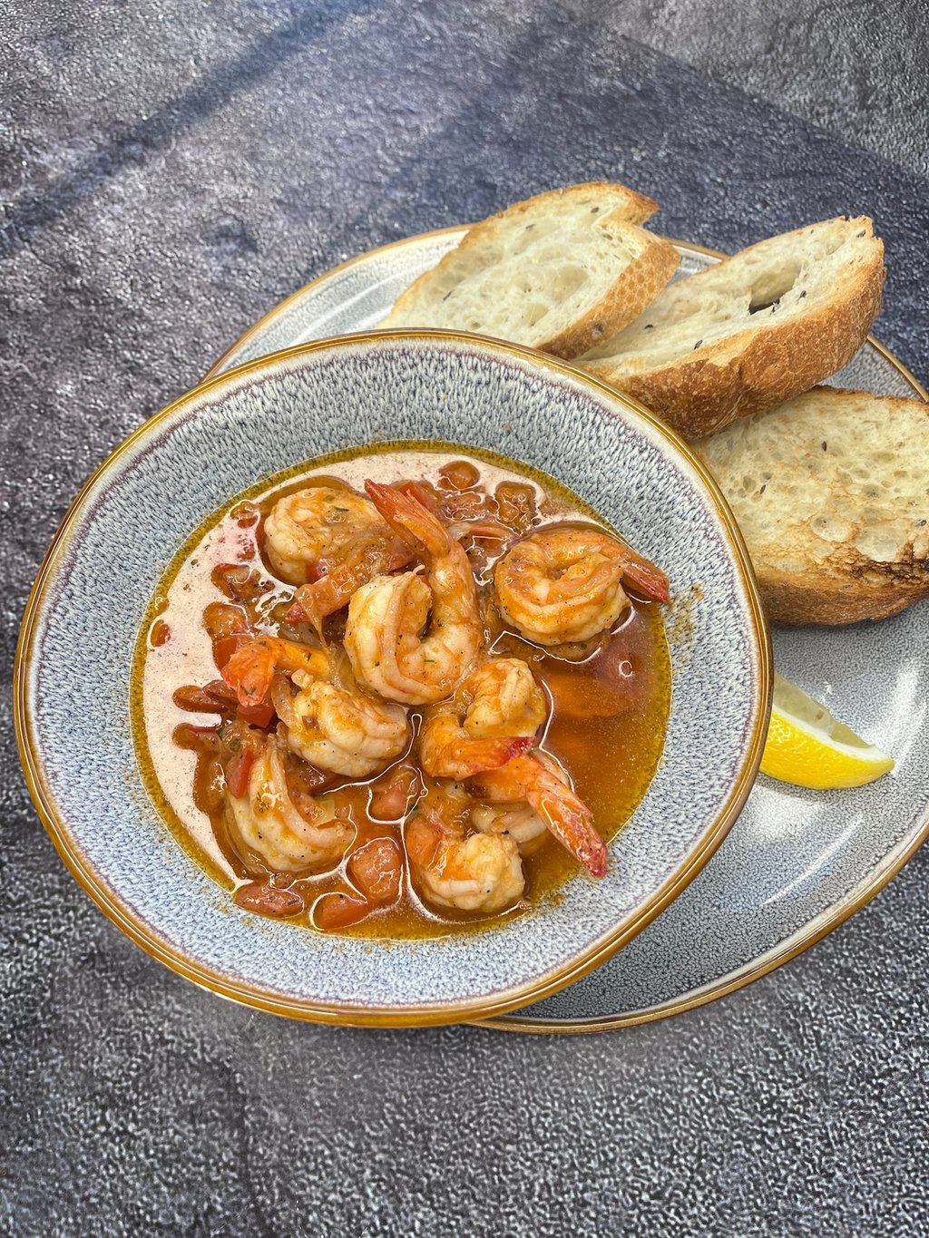 Хвости креветок у томатному соусі