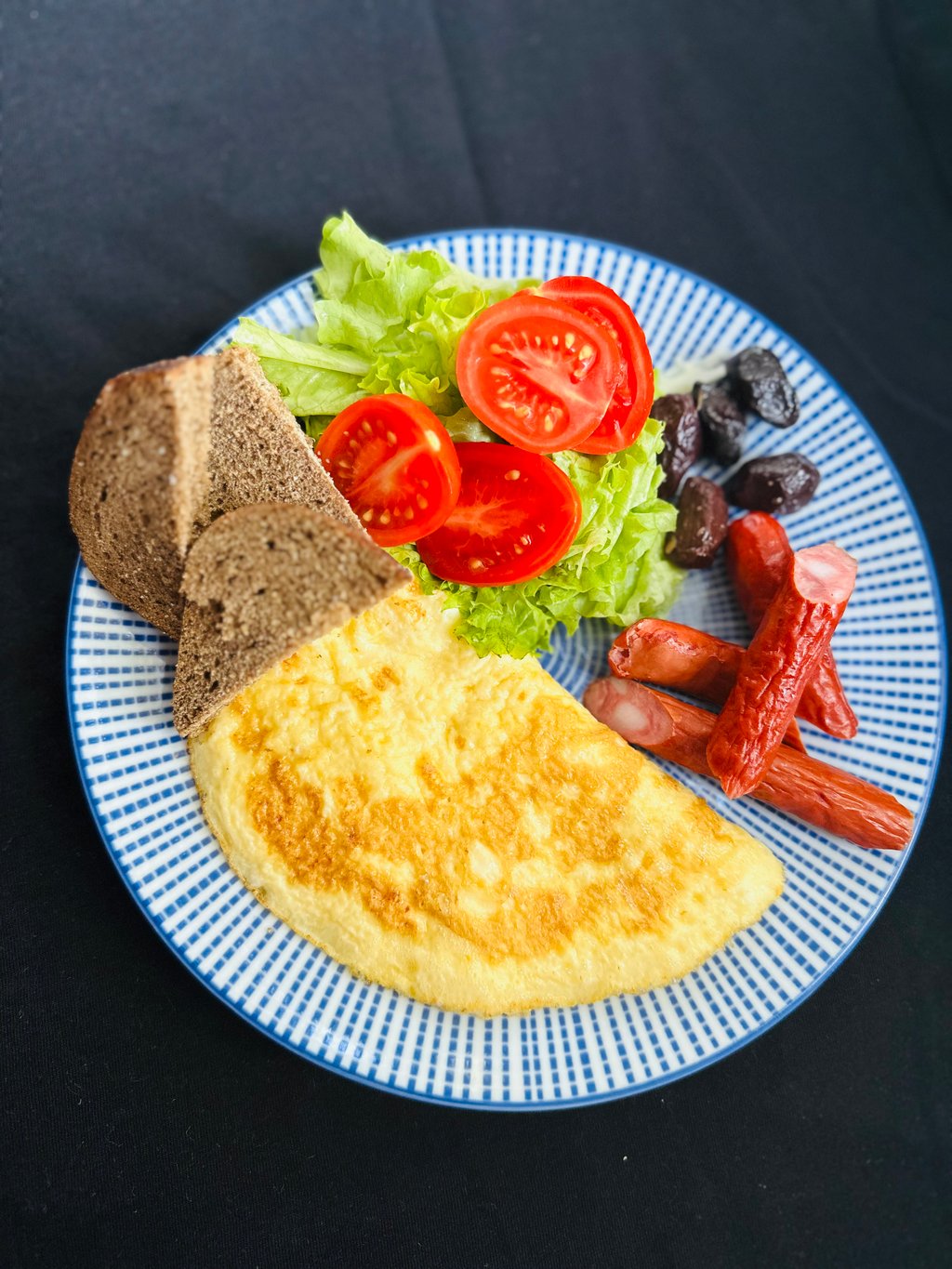 омлет з ковбасками