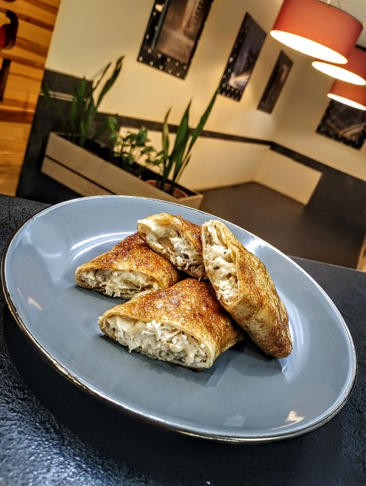 Млинці з куркою та грибами