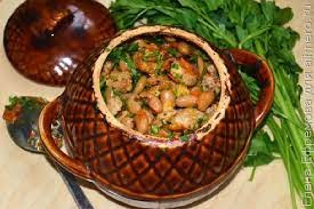  Лобіо з мясом в горщику