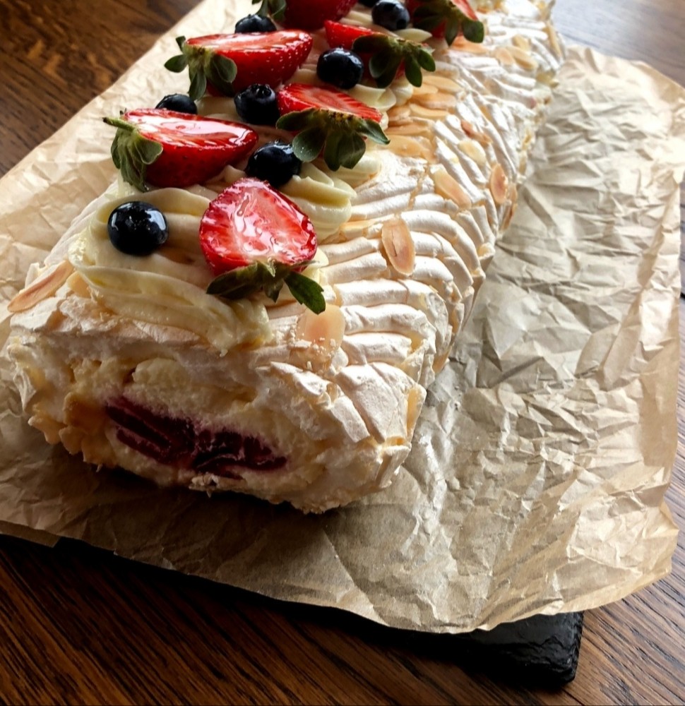 Меренговий рулет 