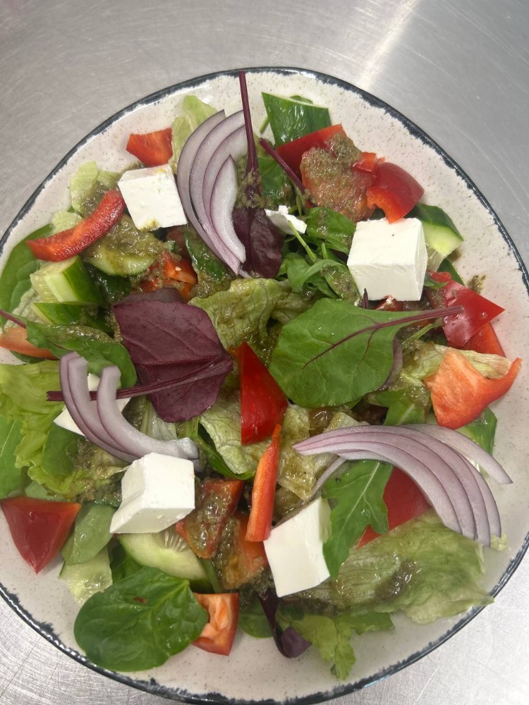 Салат грецький з соусом песто 310г.