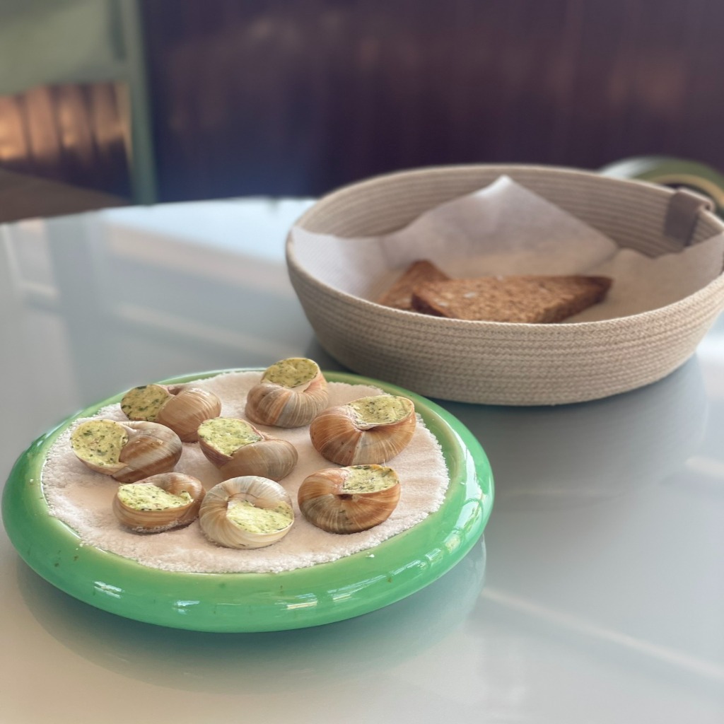 Равлики фаршировані пряним маслом