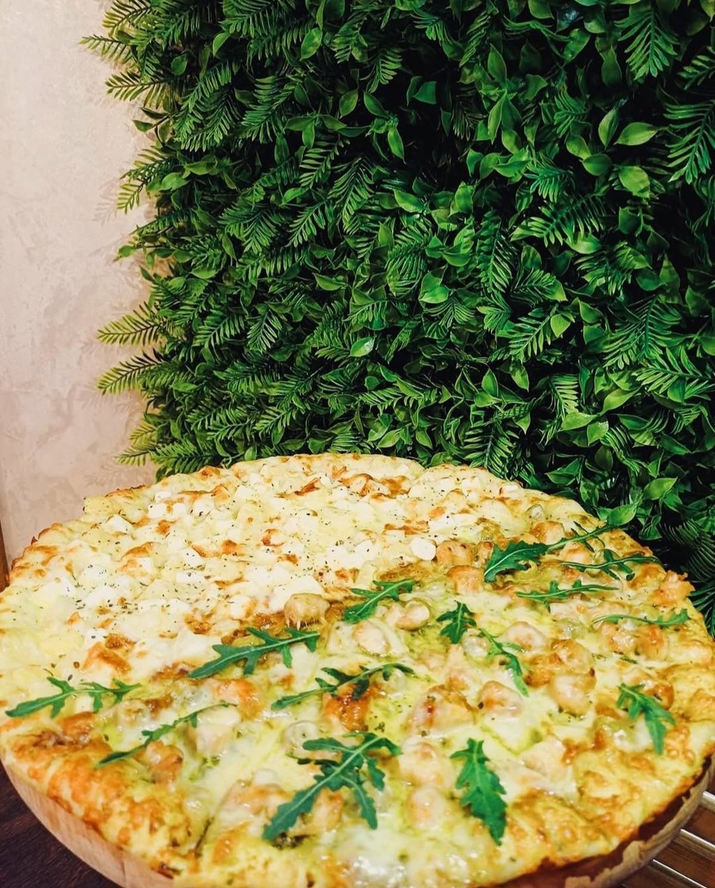 Піца " Pesto and Cheese "