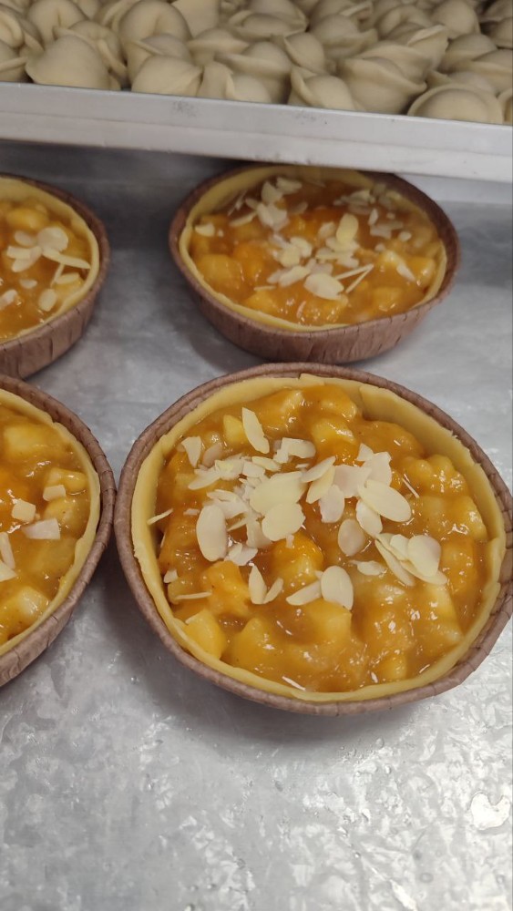 Пиріг з хурмою та яблуком