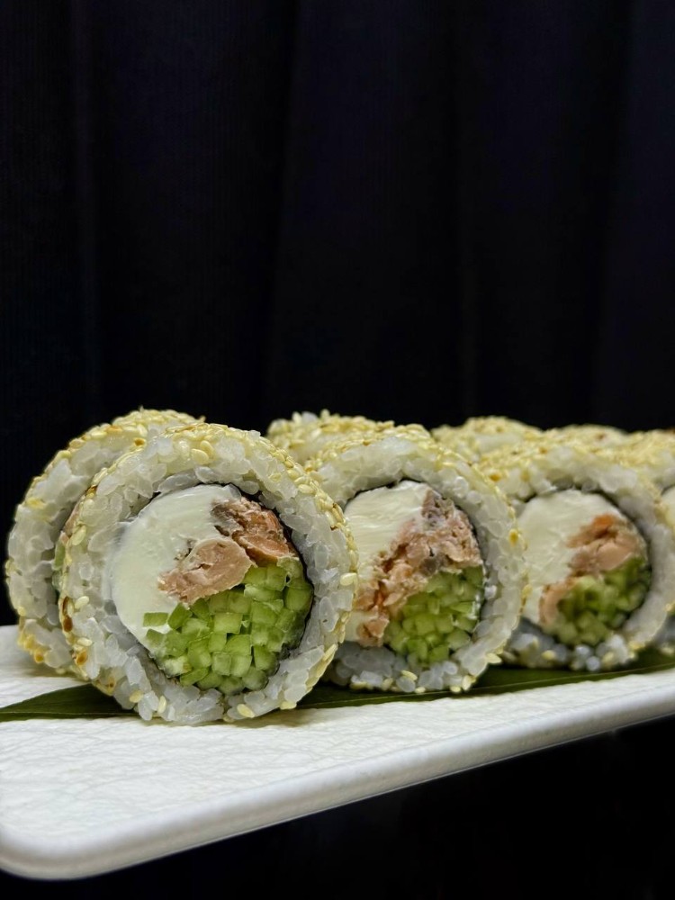 Філадельфія з Смаженим  Лососем в Кунжуті 285г