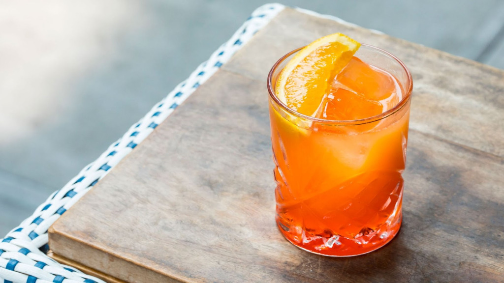 Коктейль "Sunset Tonic"