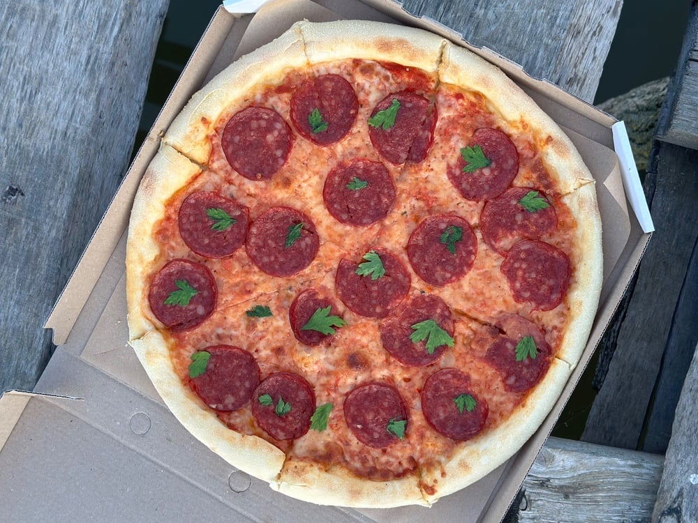 Піца салямі