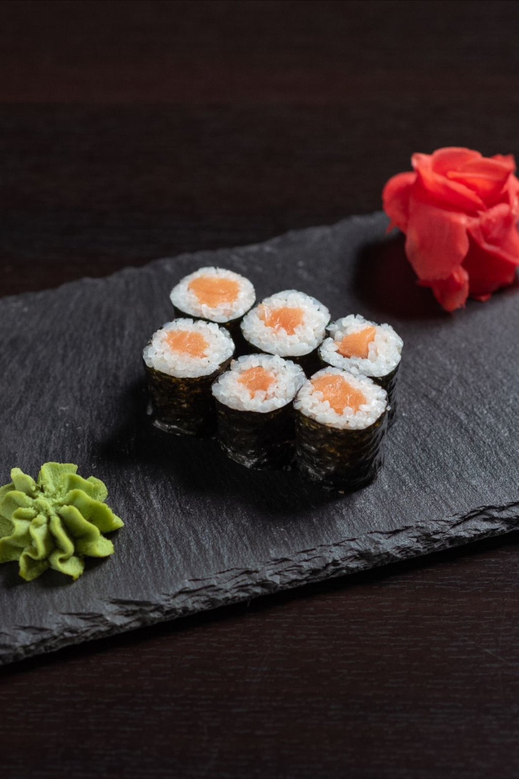 макі з лососем