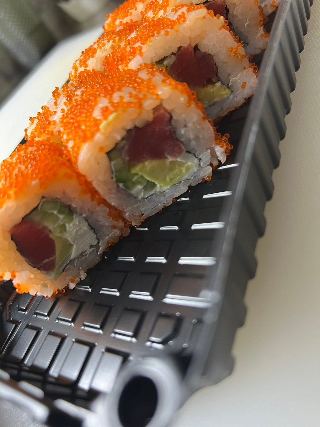 Каліфорнія с тунцем в ікрі 