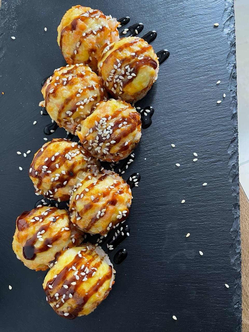 Запечений рол з лососем