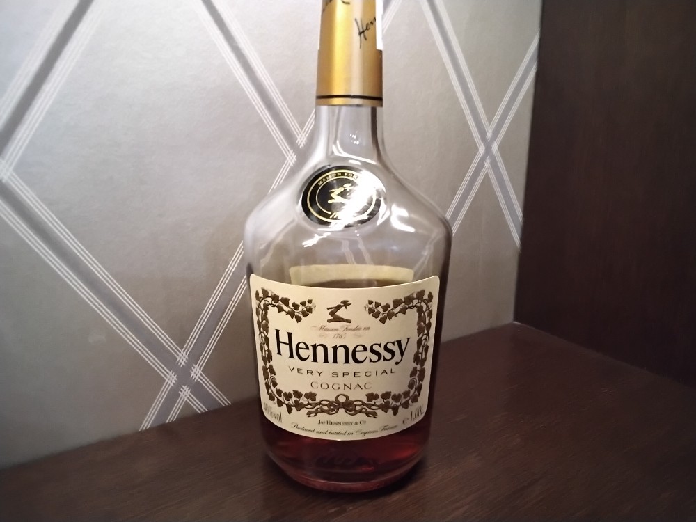 Hennessy V.S. 50