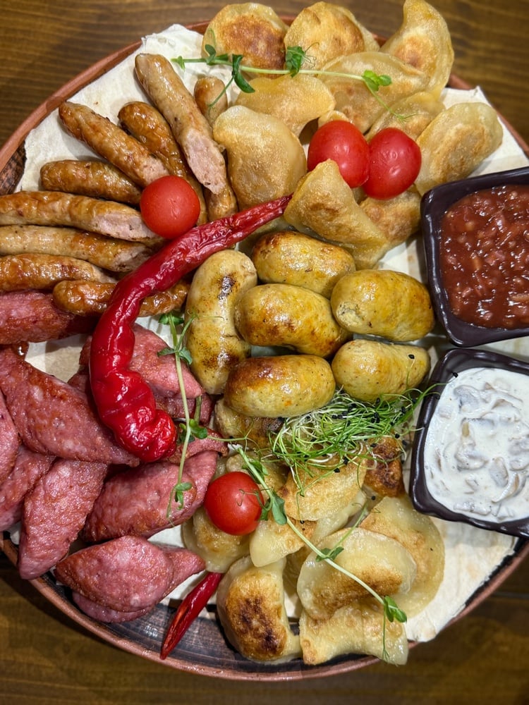 Таця порядних ковбас