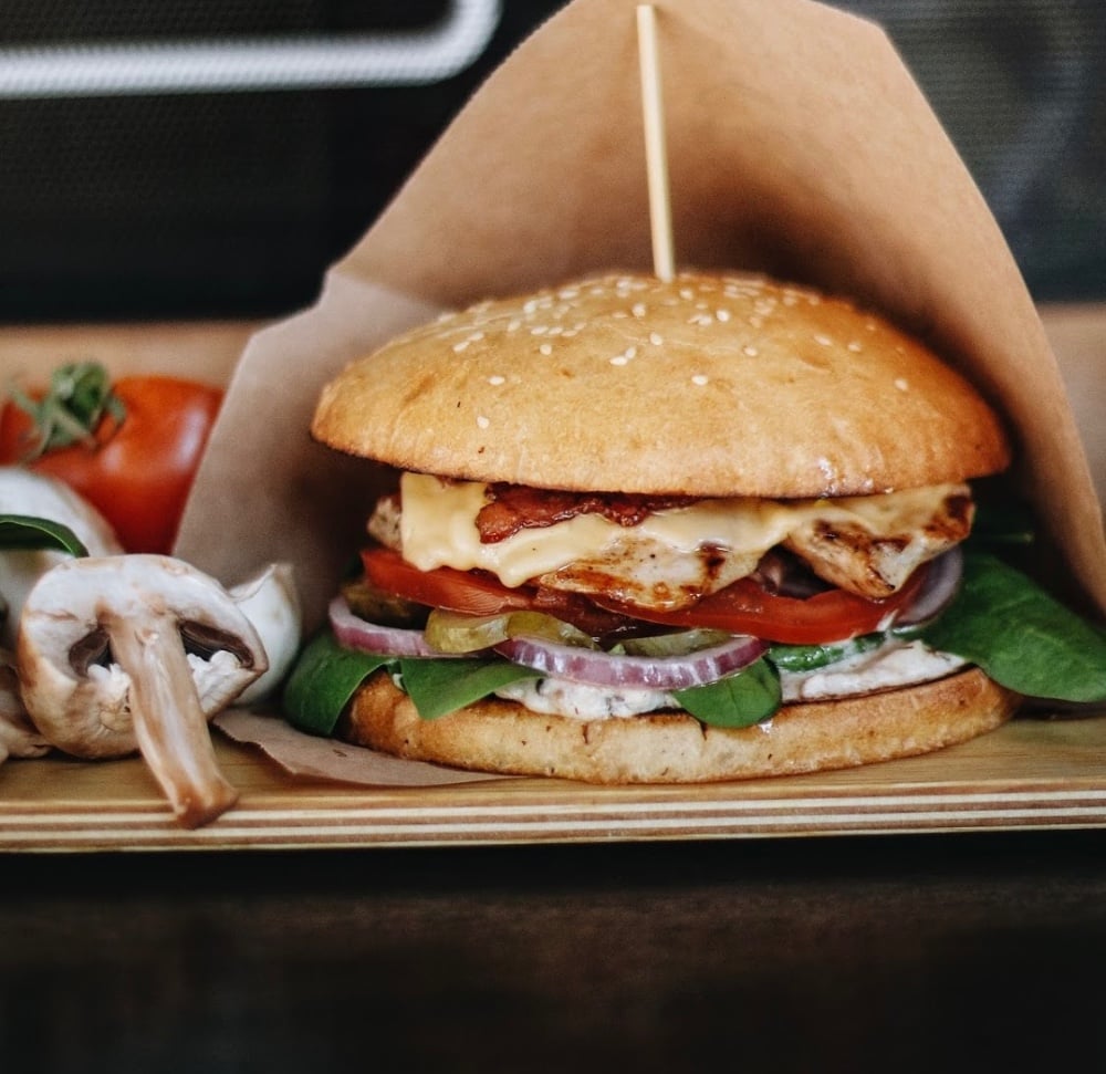 Бургер курячий з грибним соусом 360 грам GLOVO