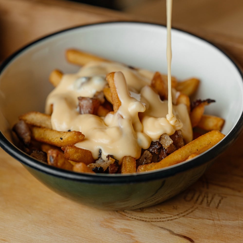 Картопля Фрі з сирним соусом та беконом Bolt 260 грам