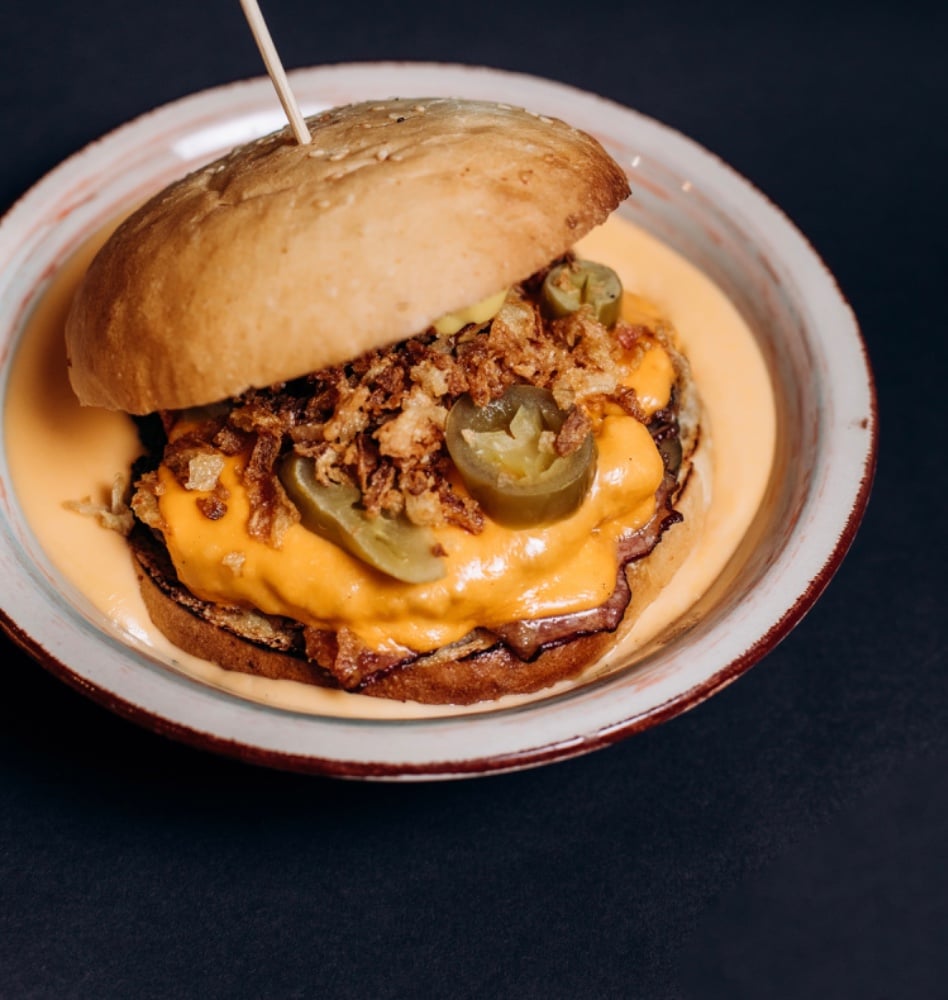 Бургер в сирному соусі 450 грам GLOVO