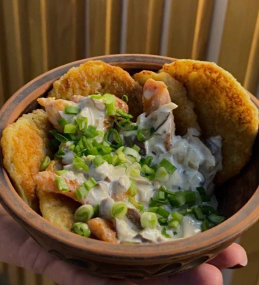 Деруни з куркою та грибами 