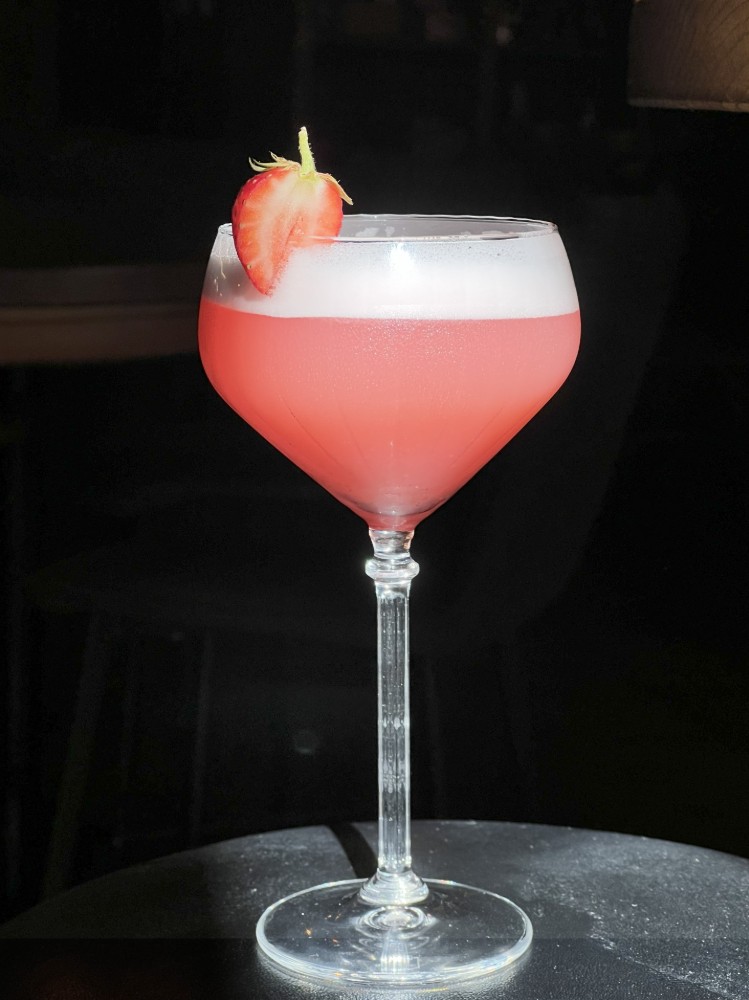 Коктейль Strawberry Aperol SOUR