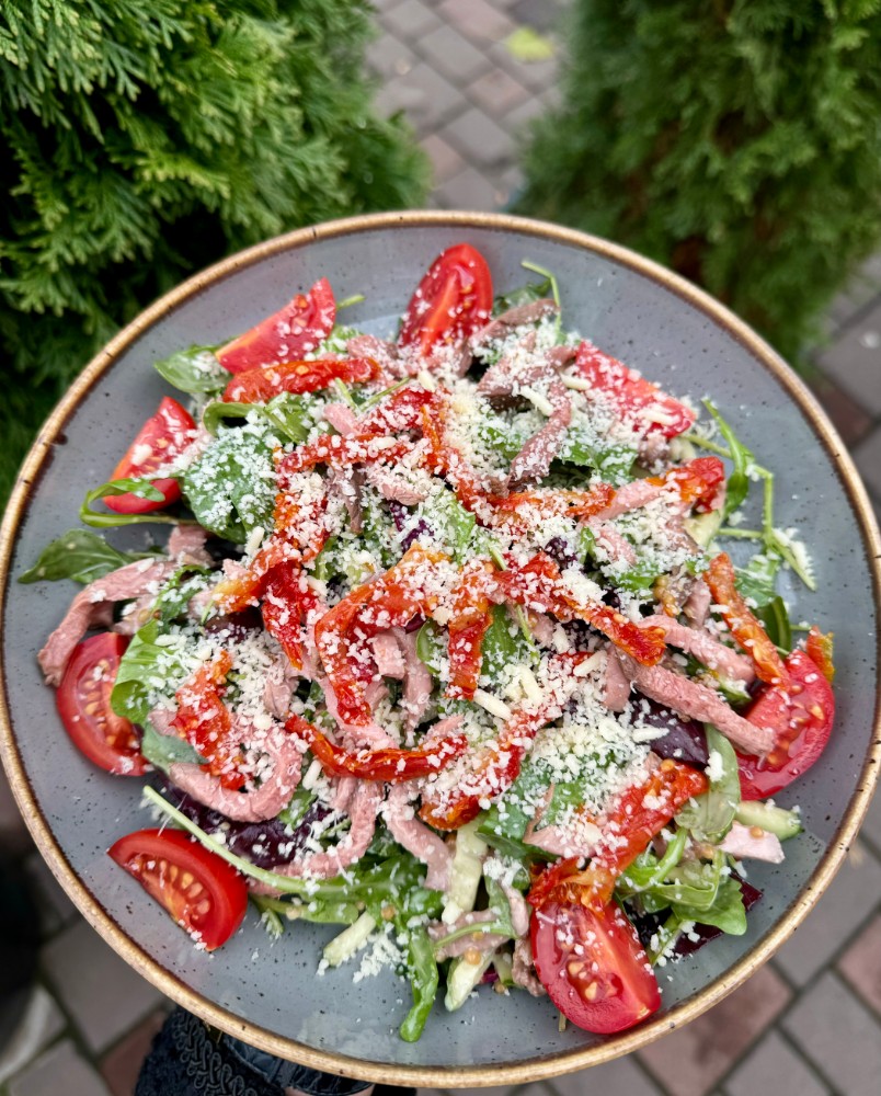 Салат з телятиною та в’яленими томатами🇬🇧Veal and sundried tomatoes salad