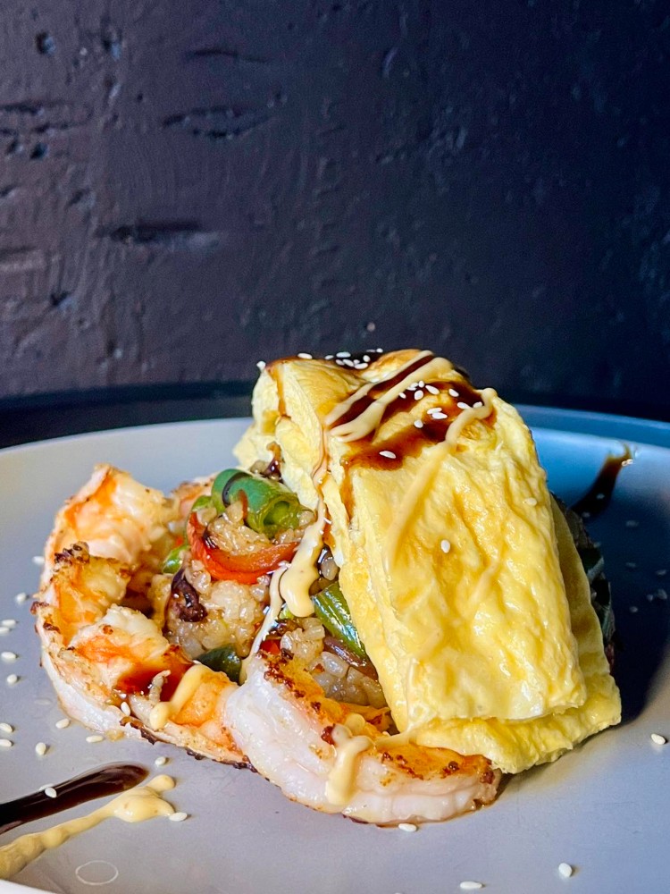 Тяхан з овочами та креветкою гриль