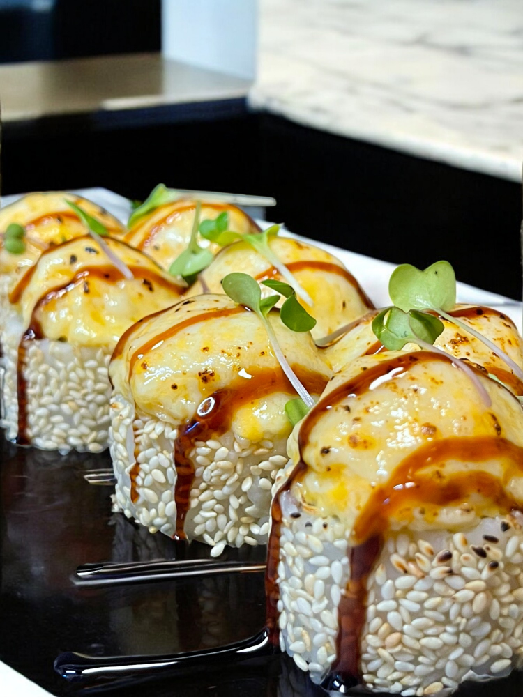 Запечений рол з вугрем