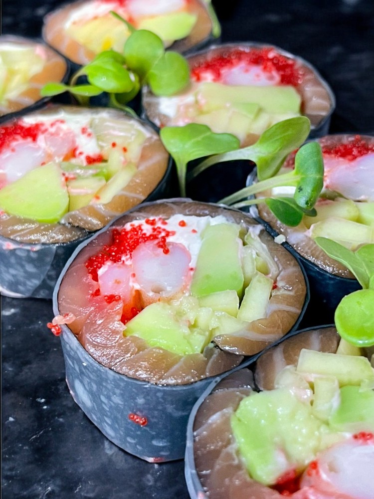 Преміум фреш рол з лососем та грушей