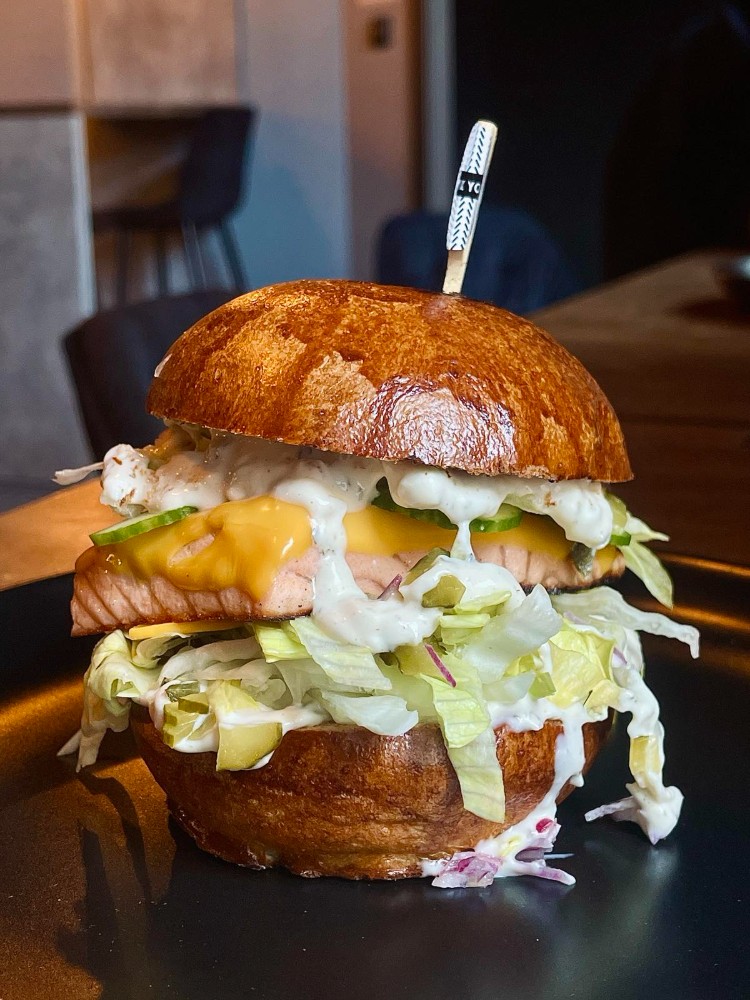 Бургер з лососем