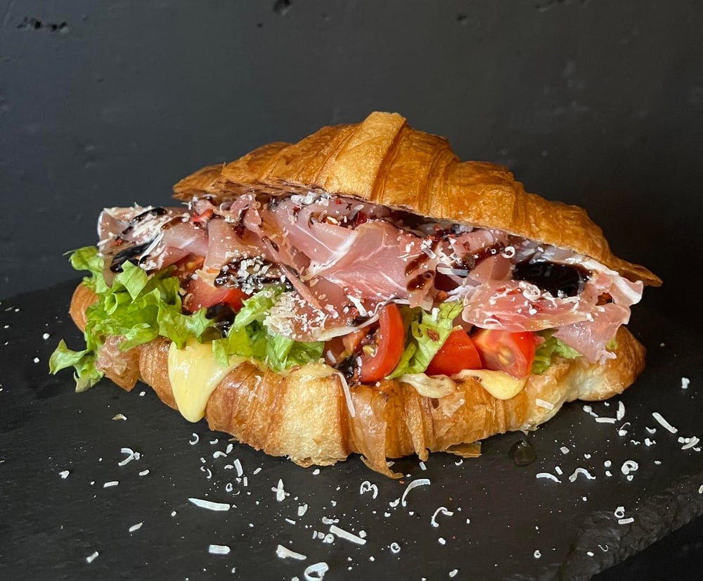 Круасан з хамоном