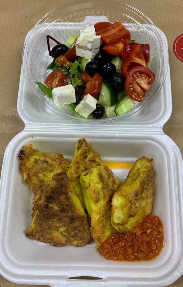 Бандерики з свинини, соус аджика + салат22