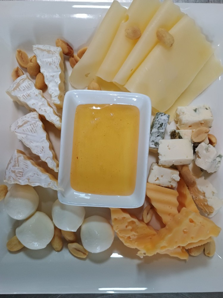 Сирне Асорті  з медом