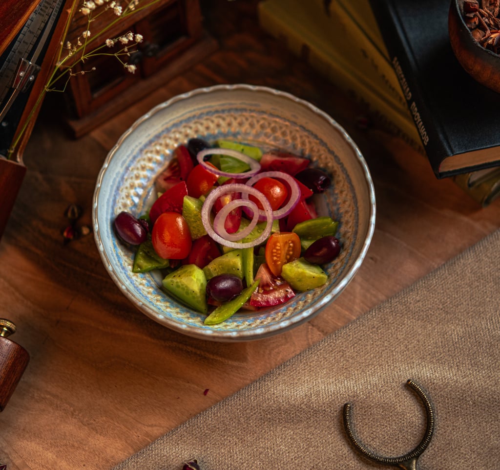 Овощной салат с оливками каламата / Vegetable salad with kalamata olives