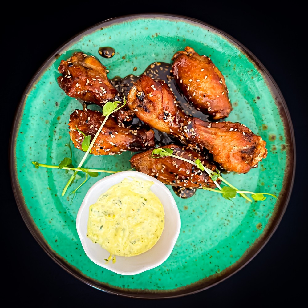 Крильця баффало з сирним соусом