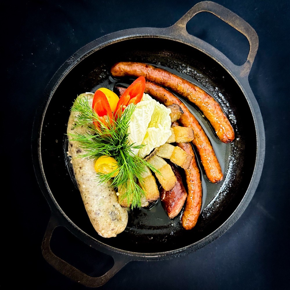 Сет ковбасок з печеним салом