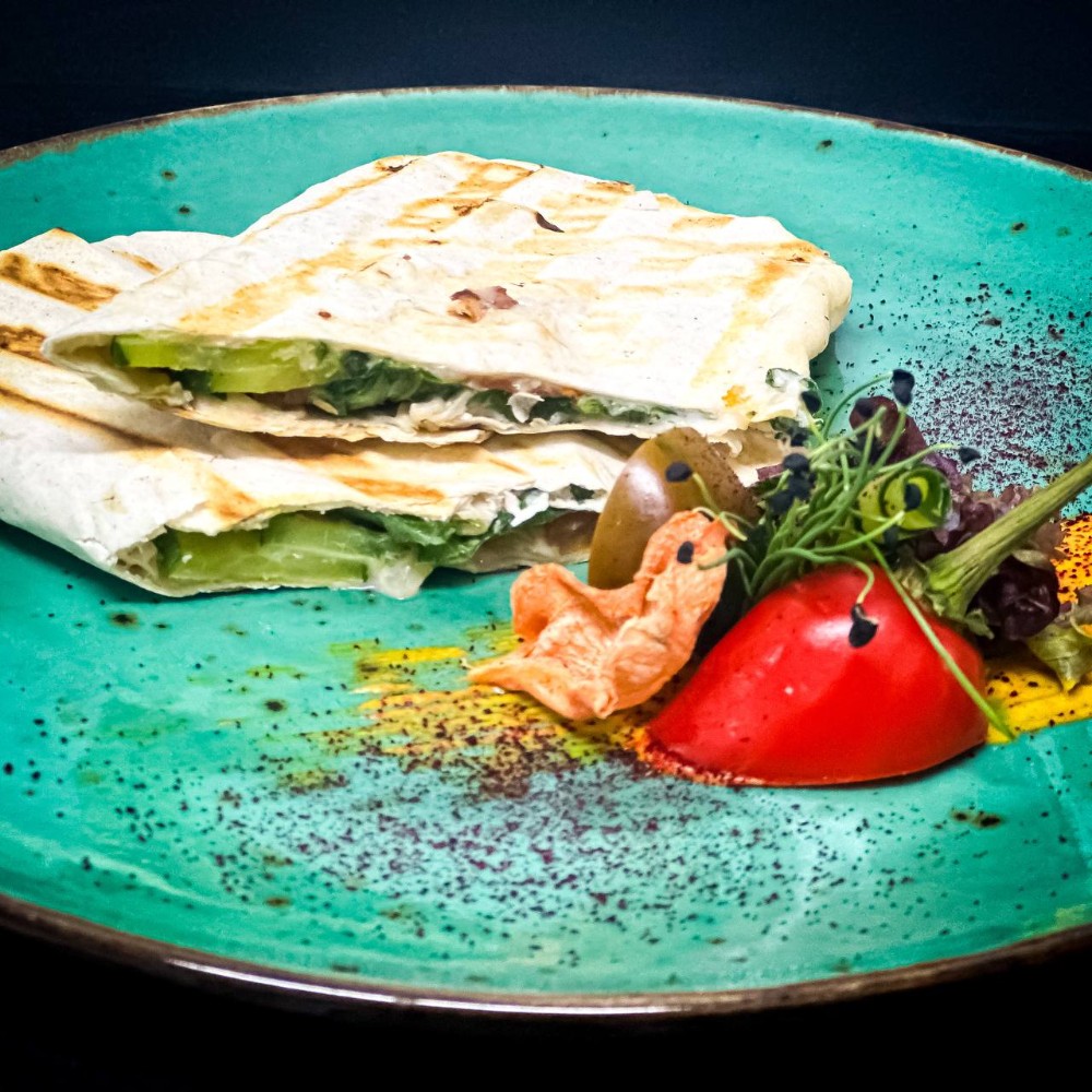 Лаваш з сиром та зеленню