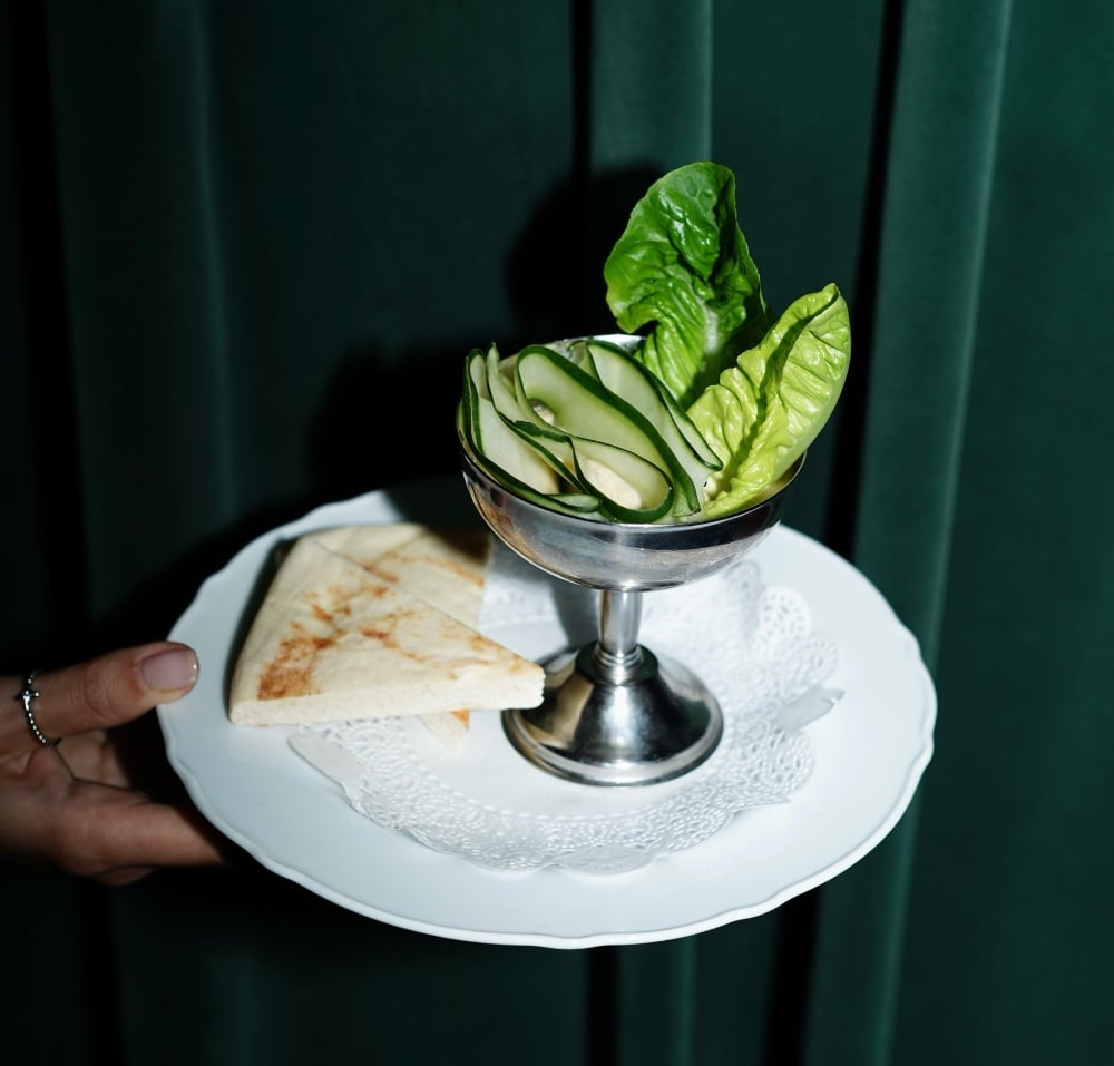 Humus with vegetables 