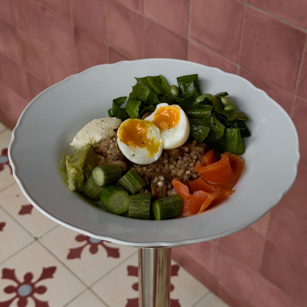 Buckwheat salmon bowl