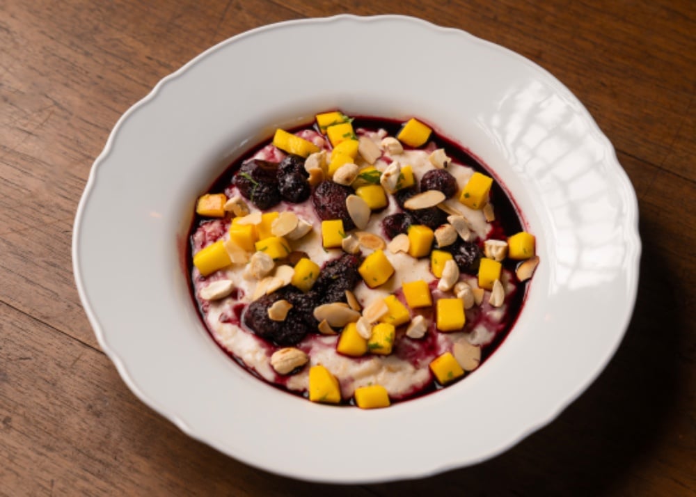 Mango-coconut oatmeal d
