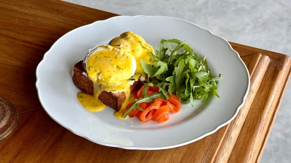 Eggs benny salmon d