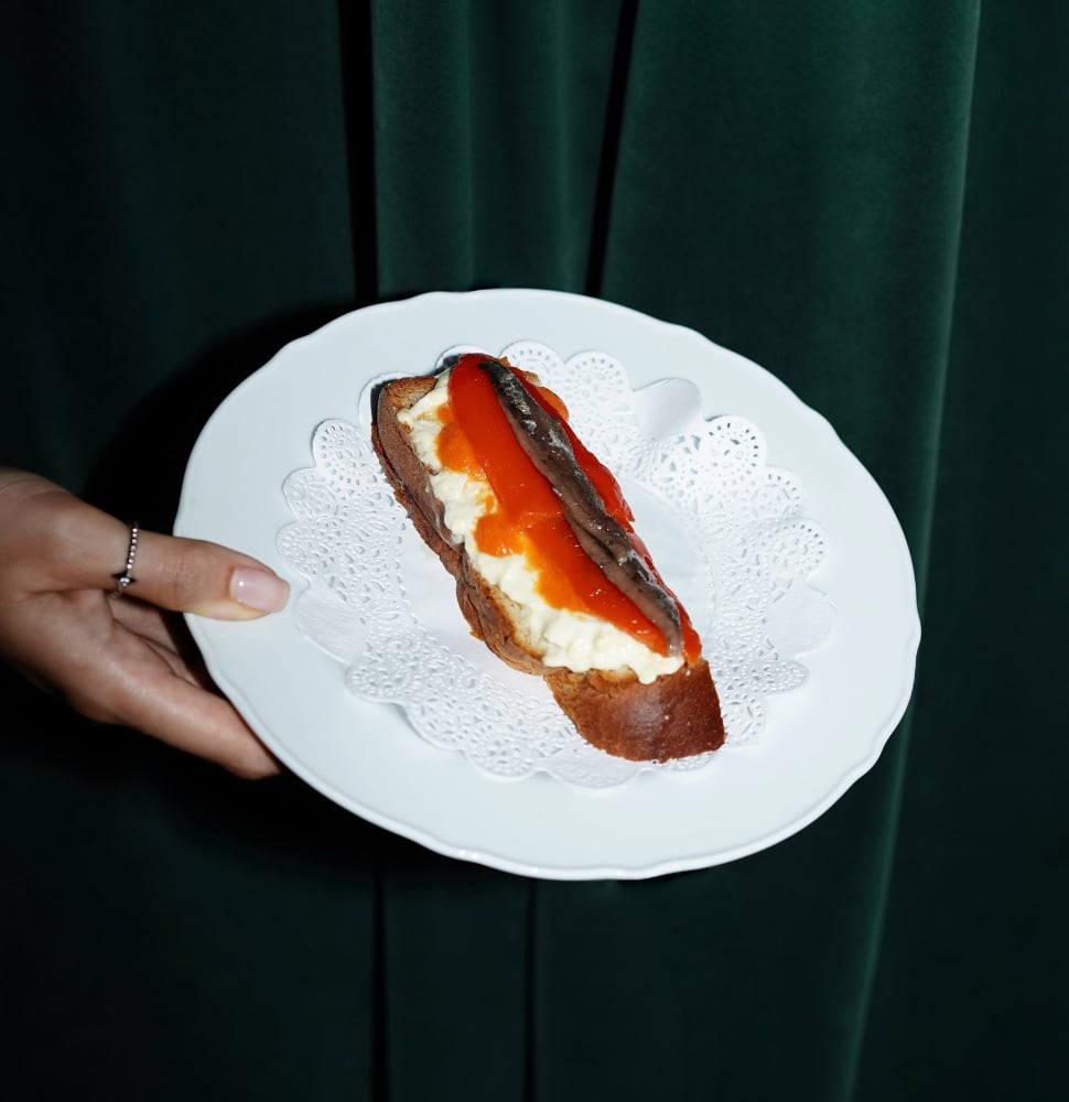 Anchovies / stracciatella / baked pepper / brioche d