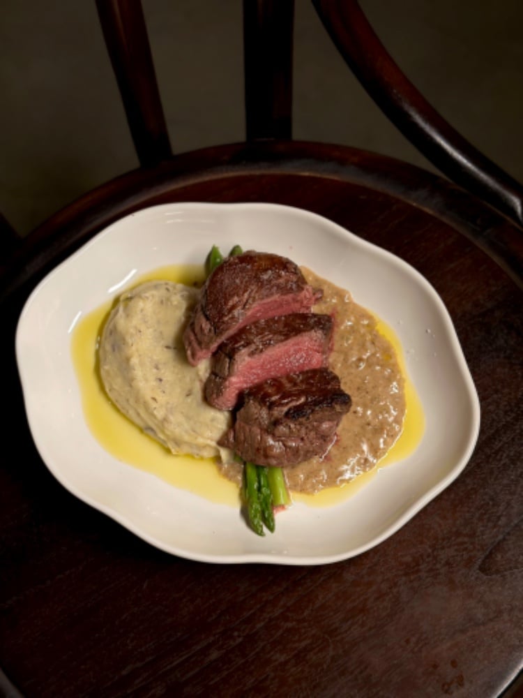 Filet Mignon with truffle pure & black pepper sauce d