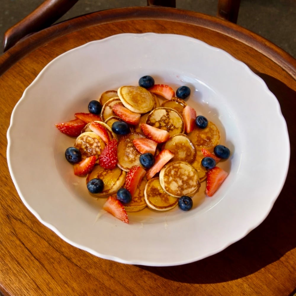 Mini oladky with fresh berries d