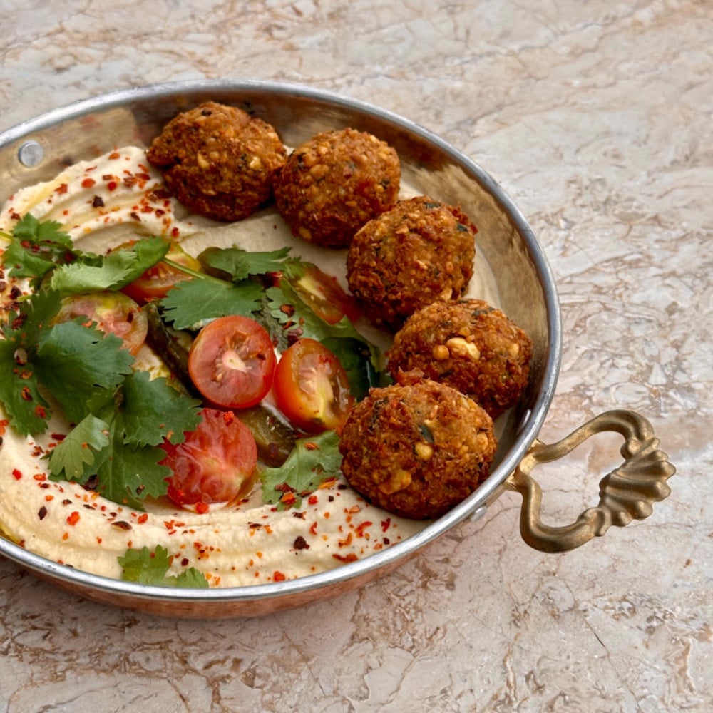 Hummus with crispy falafel d