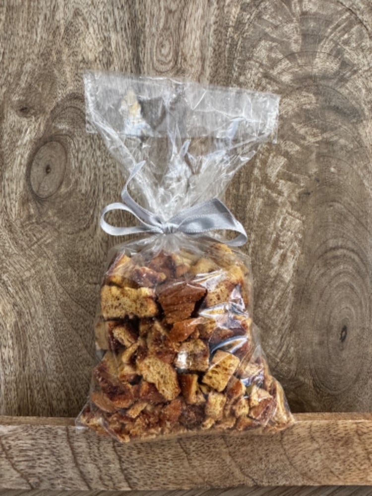 Cinnamon crackers in bag