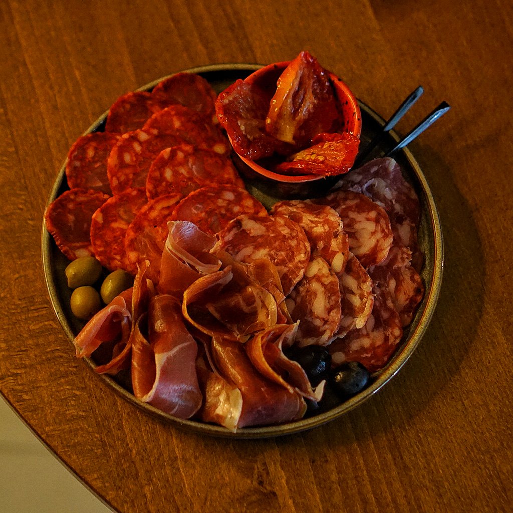 Нарізка м'ясна
