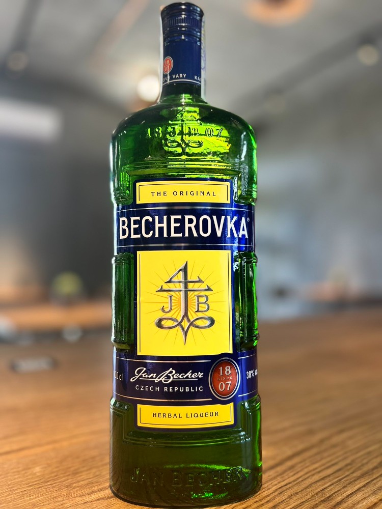 Лікерна настоянка Becherovka, 50 мл
