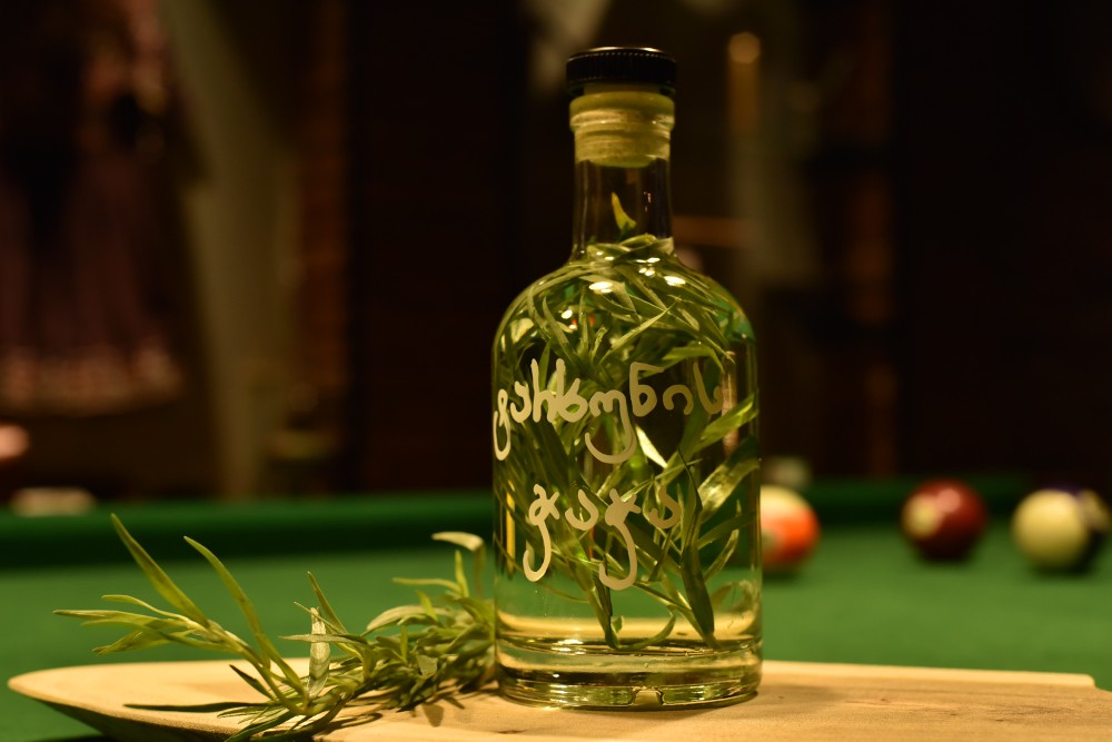ჭაჭა ტარხუნის არომატით-ჭიქა / Chacha with Tarragon glass
