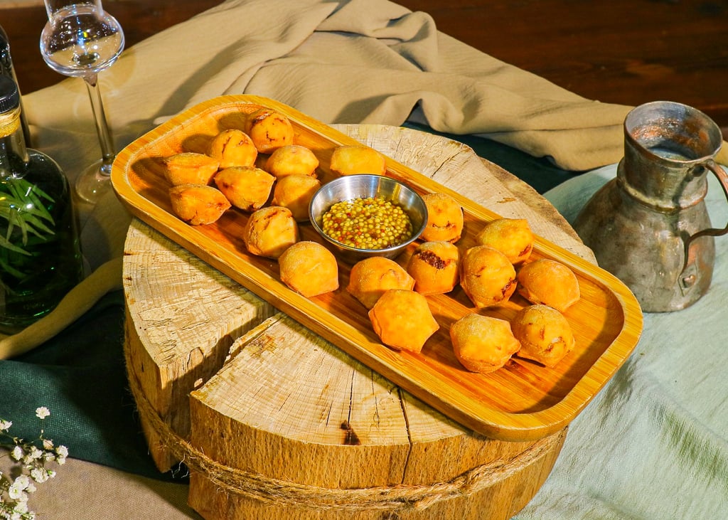 შემწვარი პელმენი მდოგვის სოუსით / Fried Dumplings with Mustard Sauce