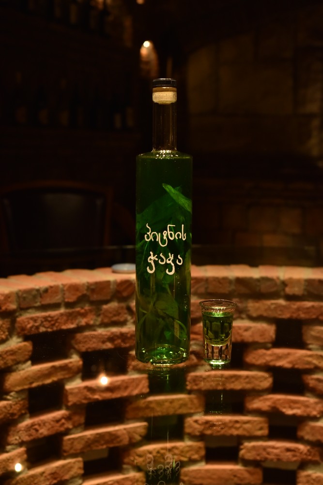 ჭაჭა პიტნის არომატით-ბოთლი / Mint Chacha with bottle